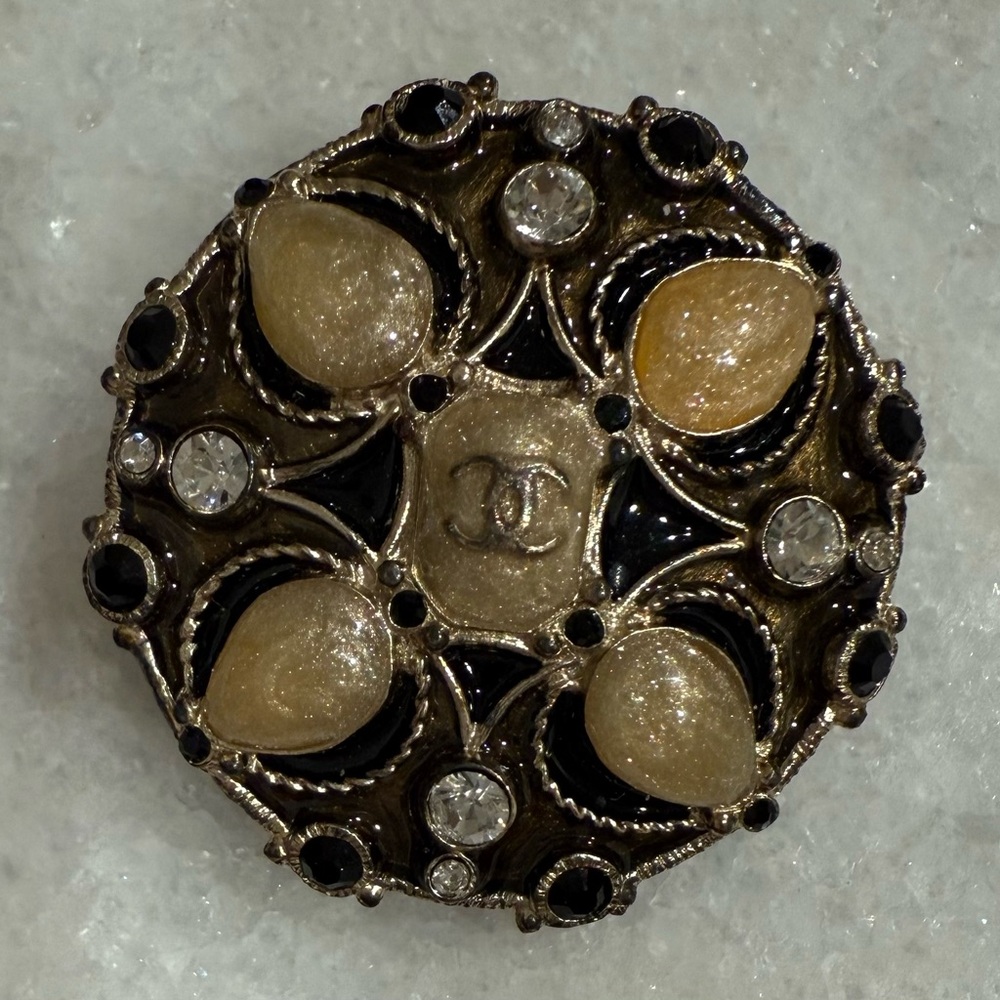 Gripoix 100% authentic Chanel  Black and Gold Button - Picture 6 of 9